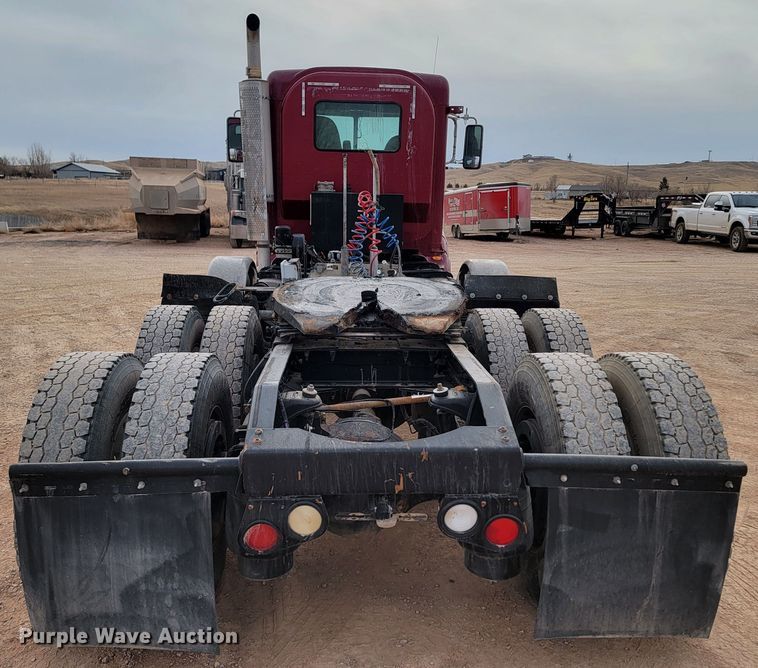 image for item ME9624 2011 Peterbilt 386 semi truck