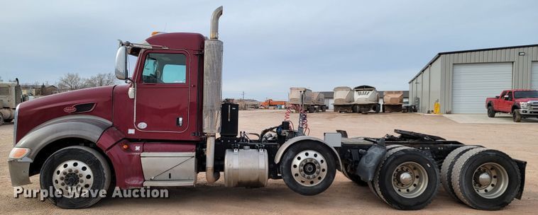 image for item ME9624 2011 Peterbilt 386 semi truck