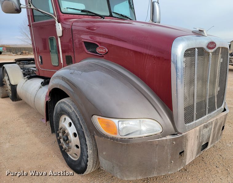 image for item ME9624 2011 Peterbilt 386 semi truck