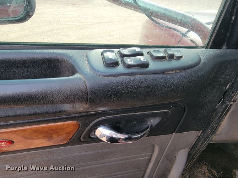 image for item ME9624 2011 Peterbilt 386 semi truck