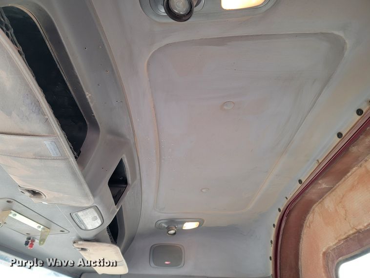 image for item ME9624 2011 Peterbilt 386 semi truck