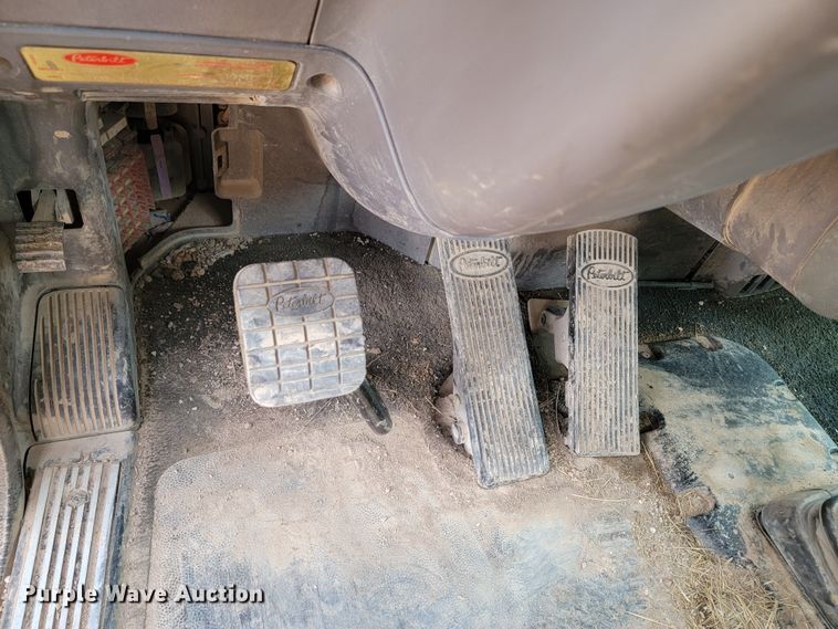 image for item ME9624 2011 Peterbilt 386 semi truck