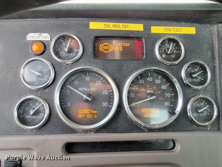 image for item ME9624 2011 Peterbilt 386 semi truck