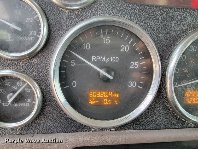 image for item ME9624 2011 Peterbilt 386 semi truck