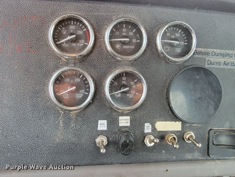 image for item ME9624 2011 Peterbilt 386 semi truck