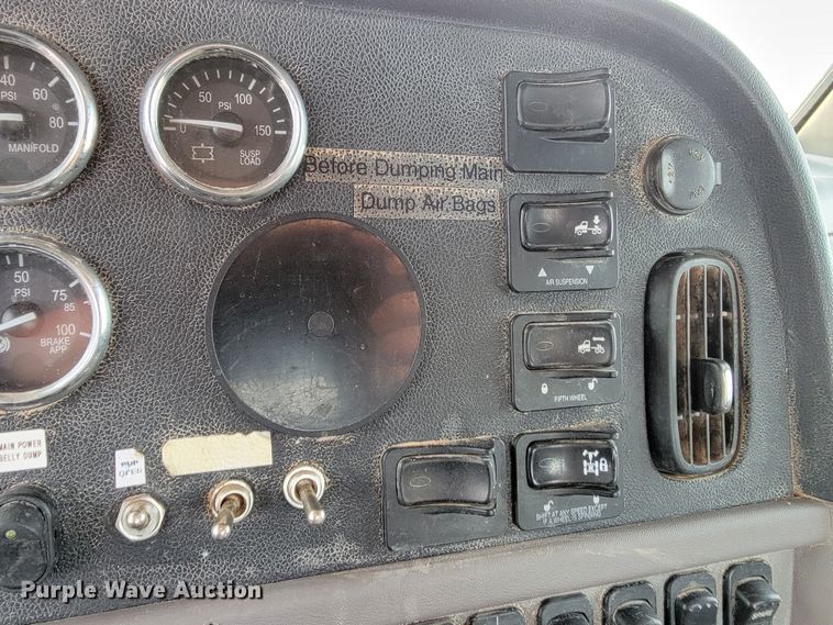 image for item ME9624 2011 Peterbilt 386 semi truck