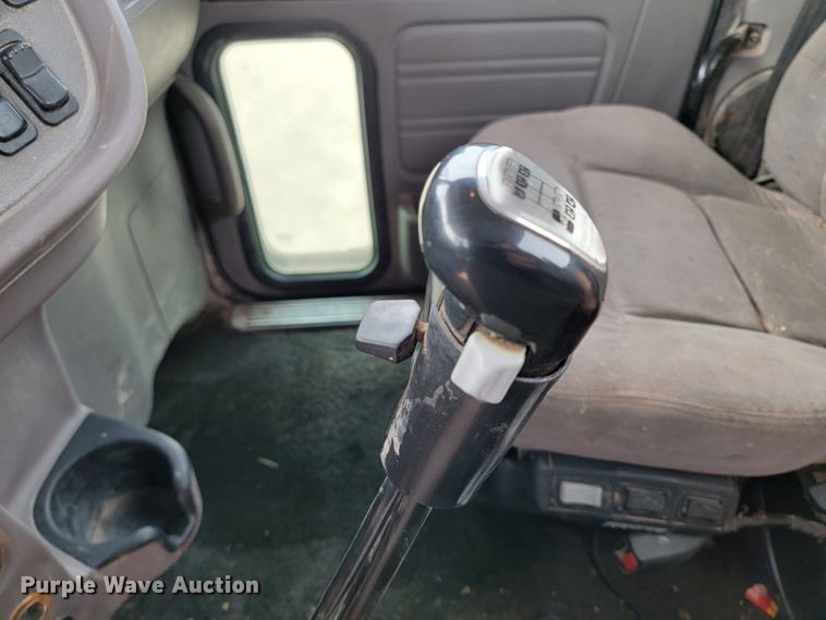 image for item ME9624 2011 Peterbilt 386 semi truck