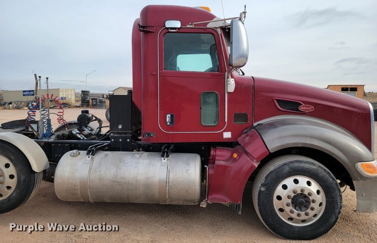 image for item ME9624 2011 Peterbilt 386 semi truck