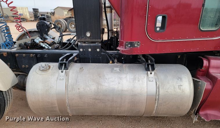 image for item ME9624 2011 Peterbilt 386 semi truck