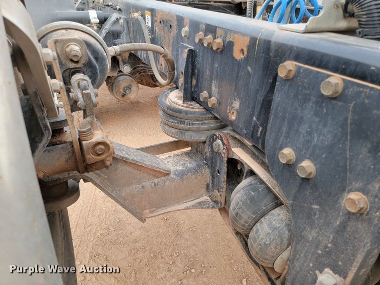 image for item ME9624 2011 Peterbilt 386 semi truck