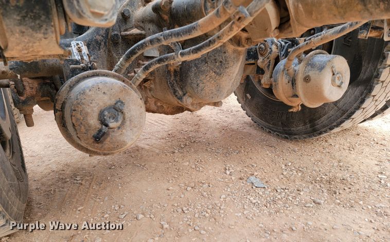 image for item ME9624 2011 Peterbilt 386 semi truck