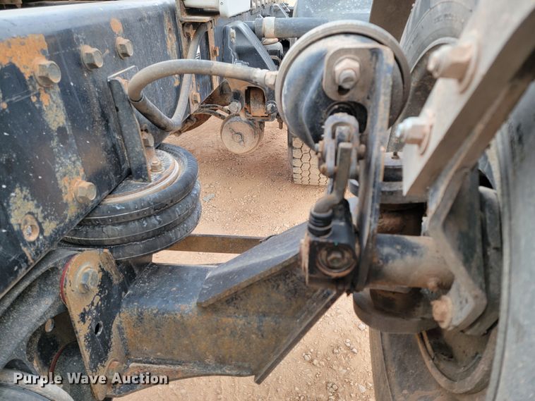 image for item ME9624 2011 Peterbilt 386 semi truck