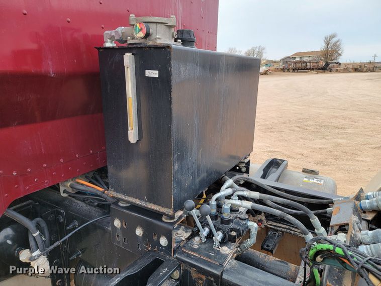 image for item ME9624 2011 Peterbilt 386 semi truck