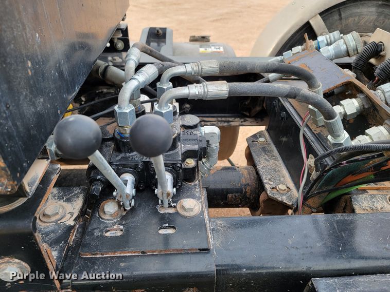 image for item ME9624 2011 Peterbilt 386 semi truck