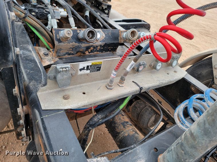 image for item ME9624 2011 Peterbilt 386 semi truck