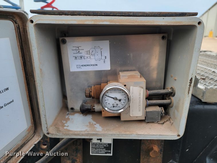 image for item ME9624 2011 Peterbilt 386 semi truck