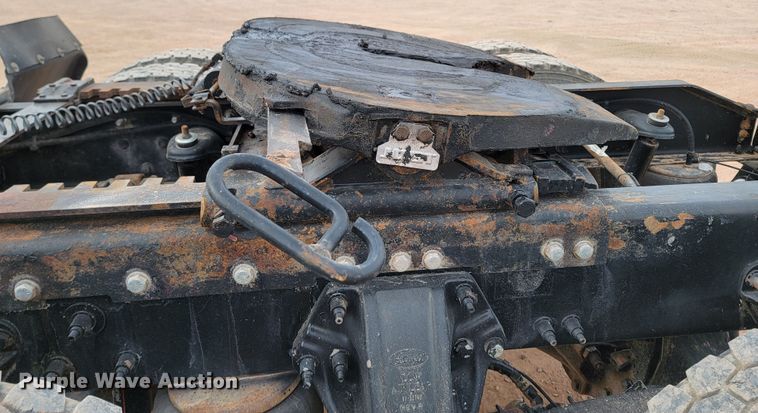 image for item ME9624 2011 Peterbilt 386 semi truck