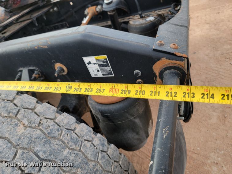 image for item ME9624 2011 Peterbilt 386 semi truck