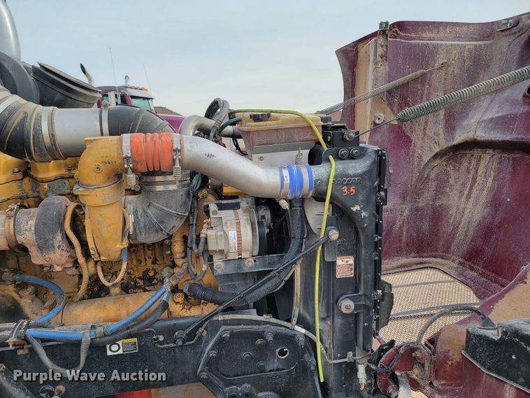 image for item ME9624 2011 Peterbilt 386 semi truck