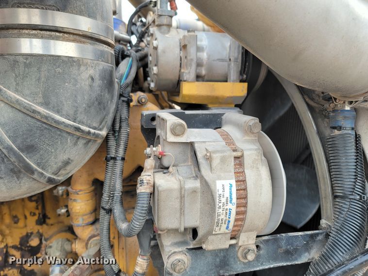 image for item ME9624 2011 Peterbilt 386 semi truck