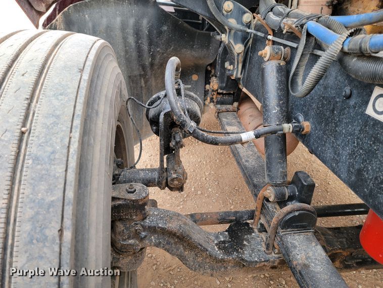 image for item ME9624 2011 Peterbilt 386 semi truck