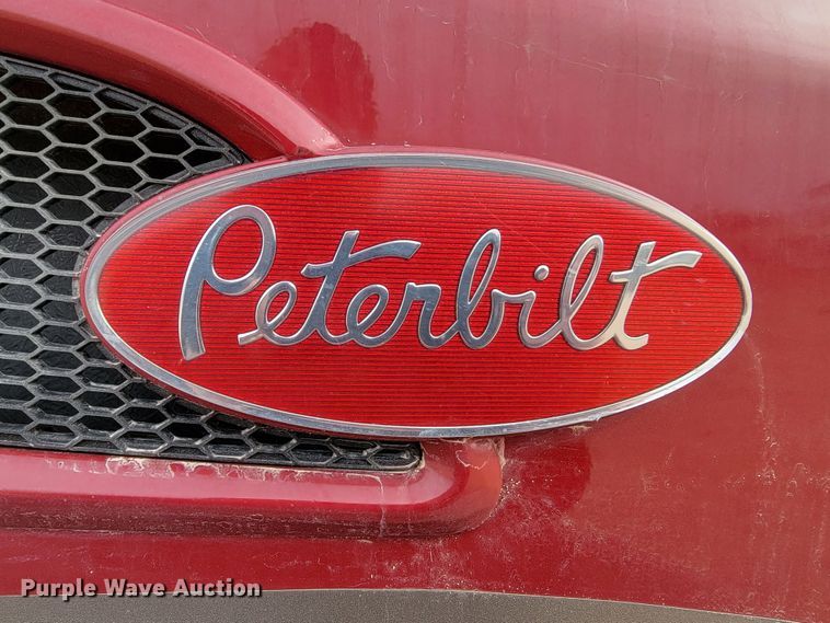 image for item ME9624 2011 Peterbilt 386 semi truck