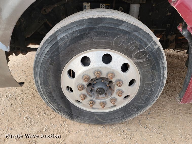 image for item ME9624 2011 Peterbilt 386 semi truck