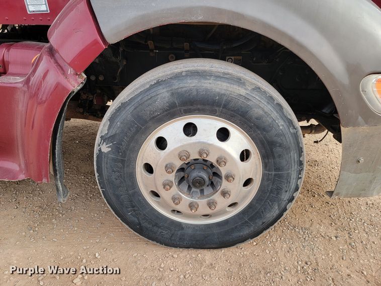 image for item ME9624 2011 Peterbilt 386 semi truck