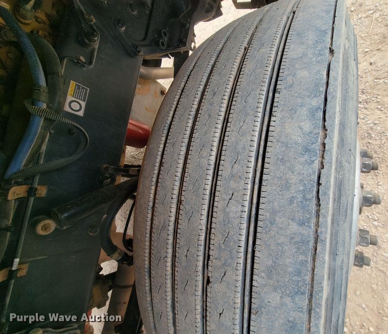 image for item ME9624 2011 Peterbilt 386 semi truck