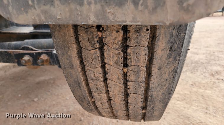 image for item ME9624 2011 Peterbilt 386 semi truck