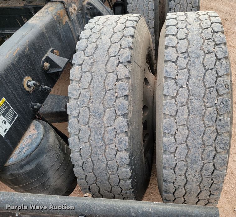 image for item ME9624 2011 Peterbilt 386 semi truck