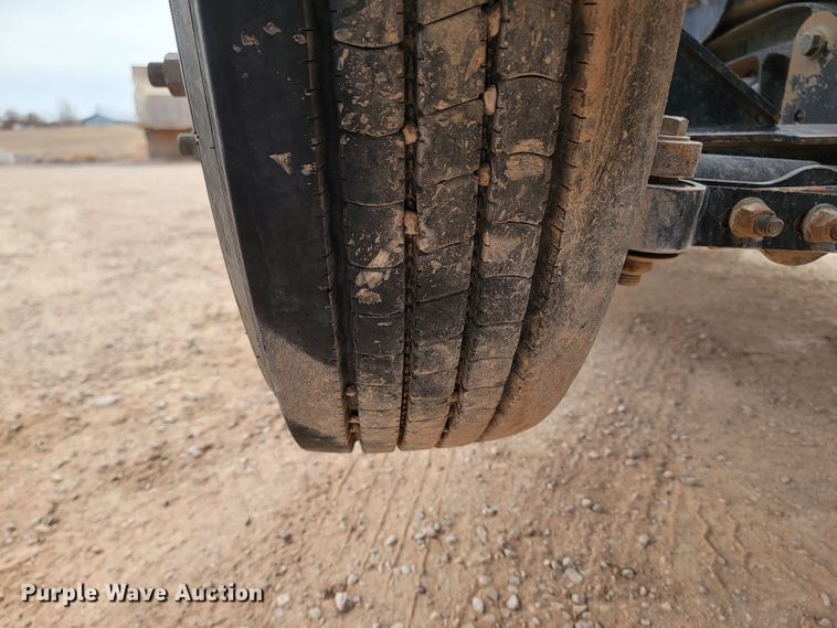 image for item ME9624 2011 Peterbilt 386 semi truck