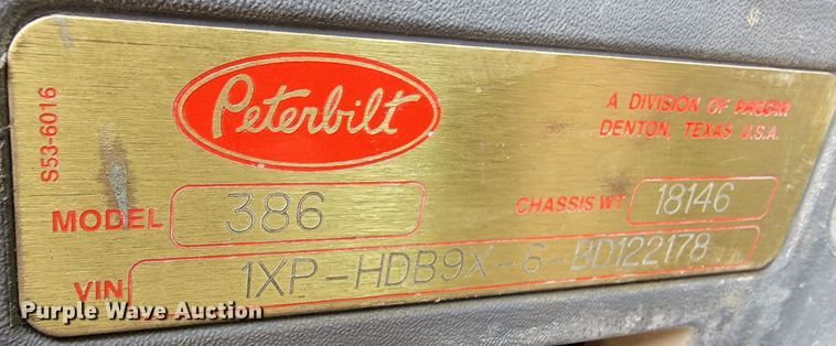 image for item ME9624 2011 Peterbilt 386 semi truck