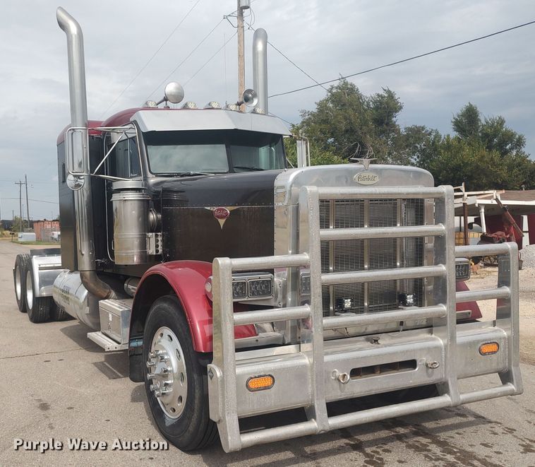 image for item MF9337 1990 Peterbilt 379  semi truck