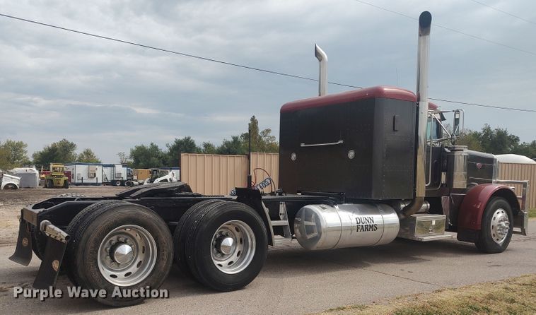 image for item MF9337 1990 Peterbilt 379  semi truck