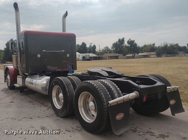 image for item MF9337 1990 Peterbilt 379  semi truck