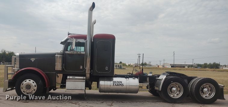 image for item MF9337 1990 Peterbilt 379  semi truck
