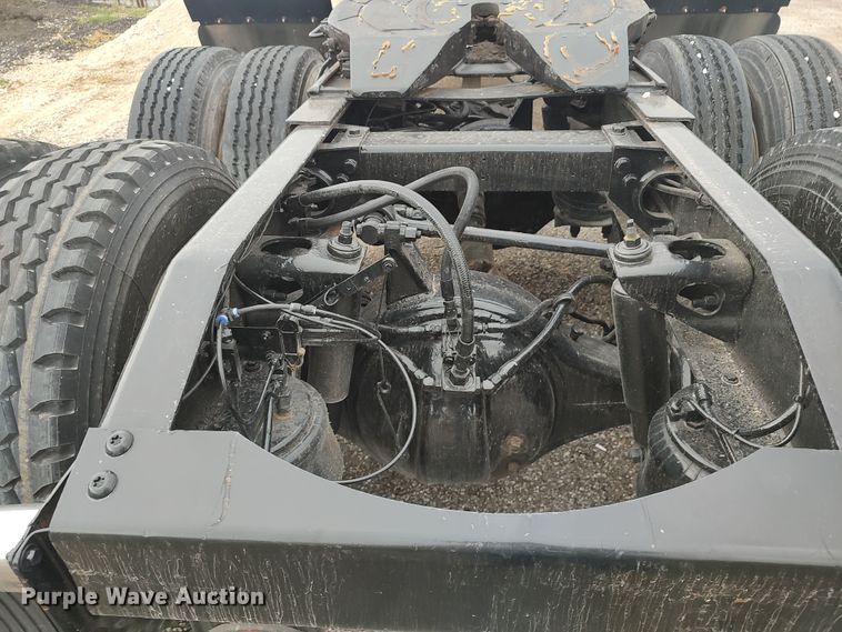 image for item MF9337 1990 Peterbilt 379  semi truck