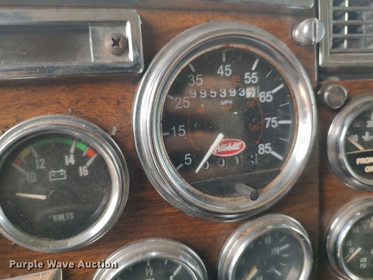 image for item MF9337 1990 Peterbilt 379  semi truck