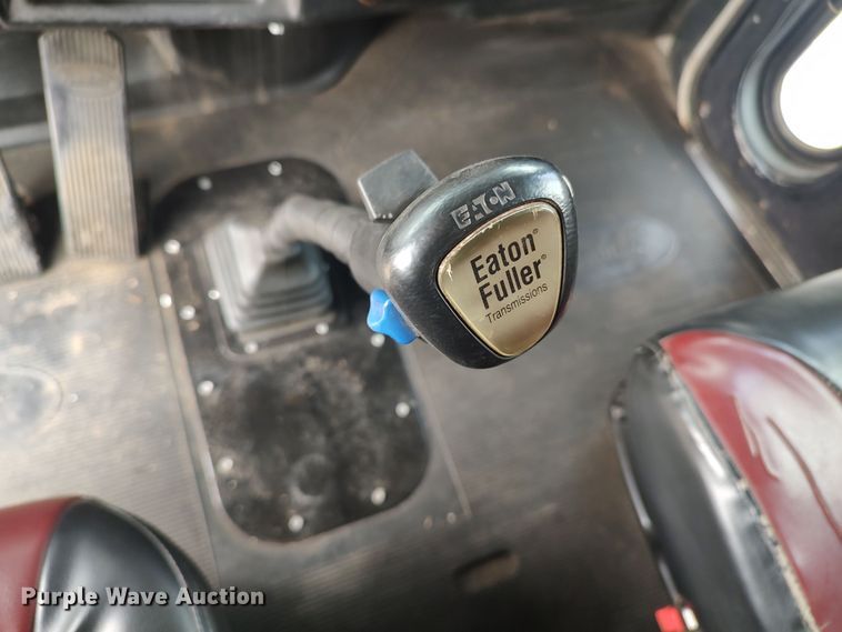 image for item MF9337 1990 Peterbilt 379  semi truck