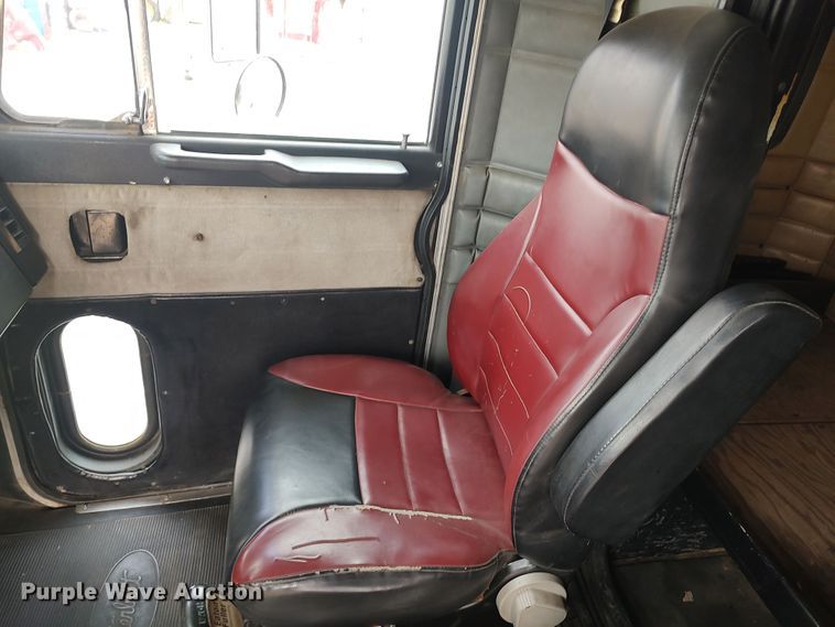 image for item MF9337 1990 Peterbilt 379  semi truck