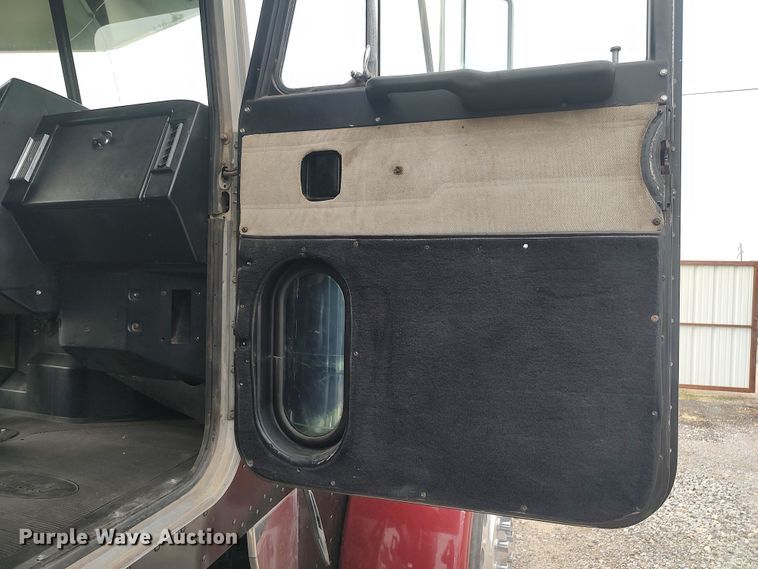 image for item MF9337 1990 Peterbilt 379  semi truck