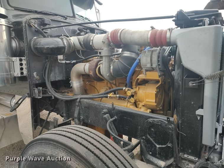 image for item MF9337 1990 Peterbilt 379  semi truck