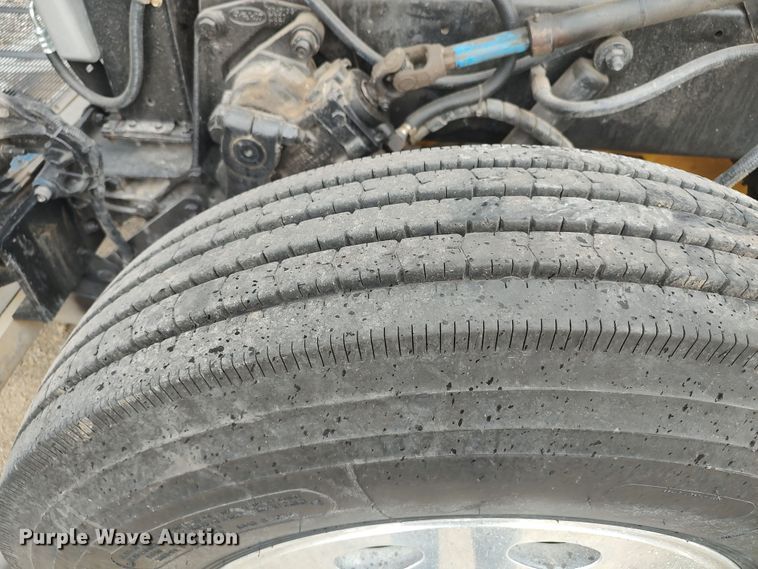 image for item MF9337 1990 Peterbilt 379  semi truck