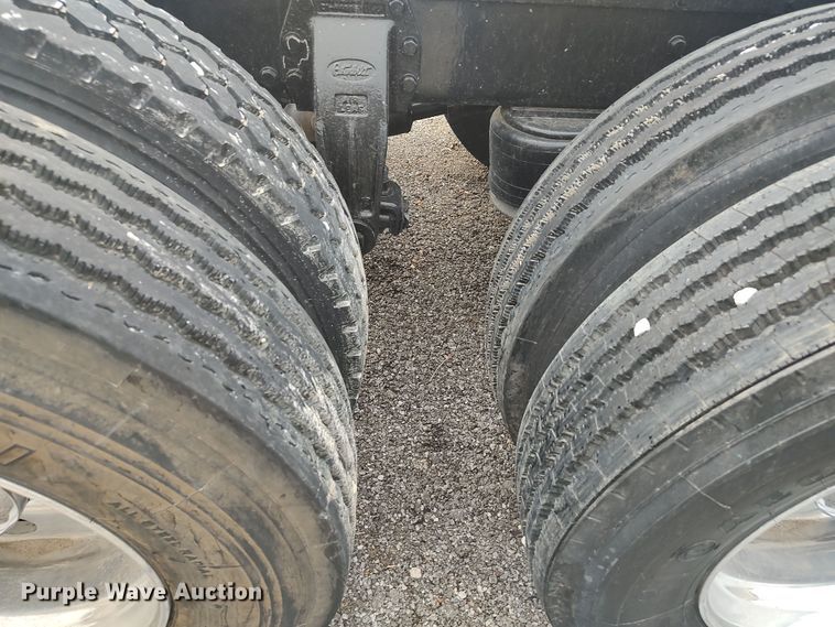 image for item MF9337 1990 Peterbilt 379  semi truck