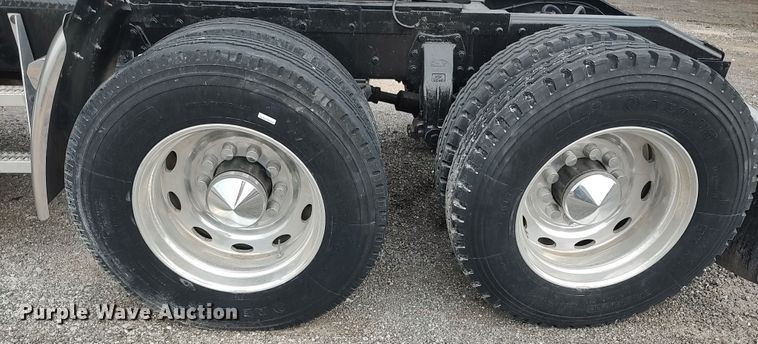 image for item MF9337 1990 Peterbilt 379  semi truck