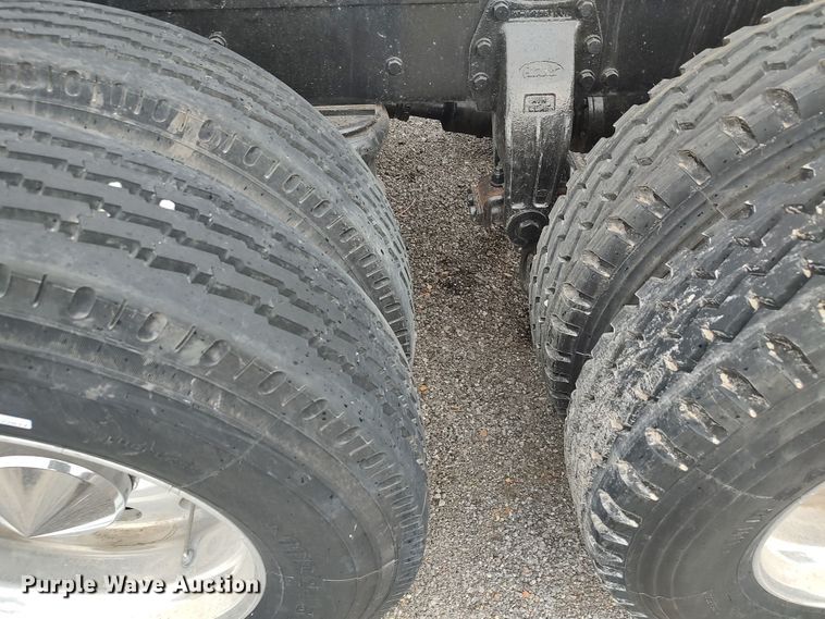 image for item MF9337 1990 Peterbilt 379  semi truck