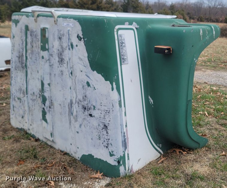 image for item MH9589 International Transtar 4200  fiberglass hood