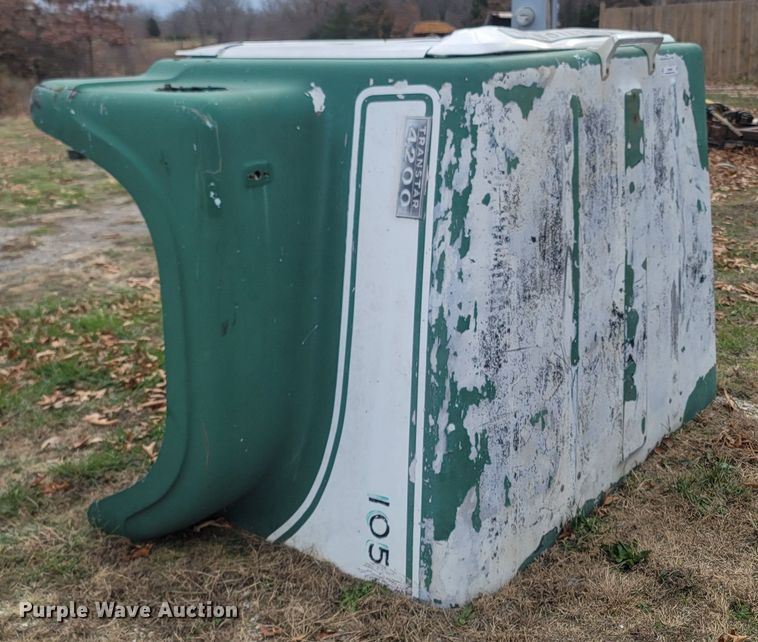 image for item MH9589 International Transtar 4200  fiberglass hood