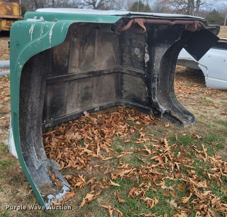 image for item MH9589 International Transtar 4200  fiberglass hood